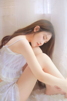 女生泳衣遮肚子